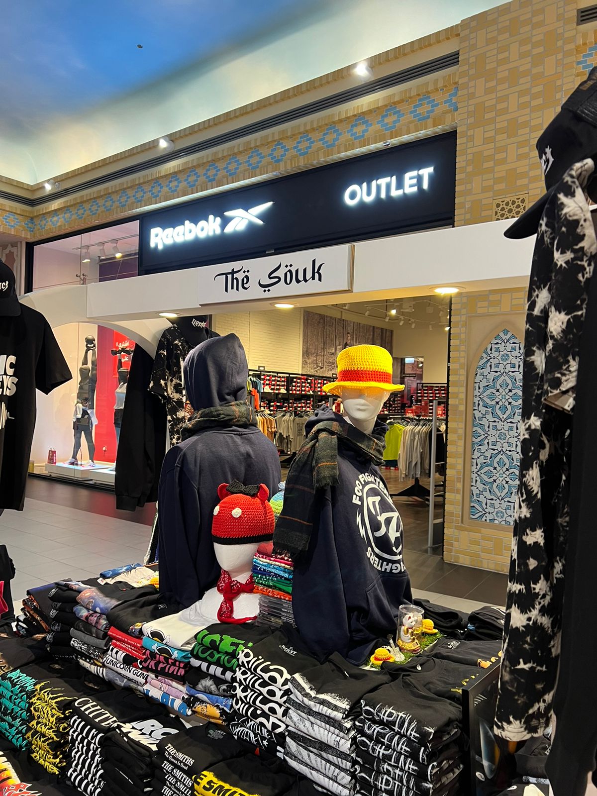DEOBLIGATE PROMODISTRO t-shirt stand photo 1